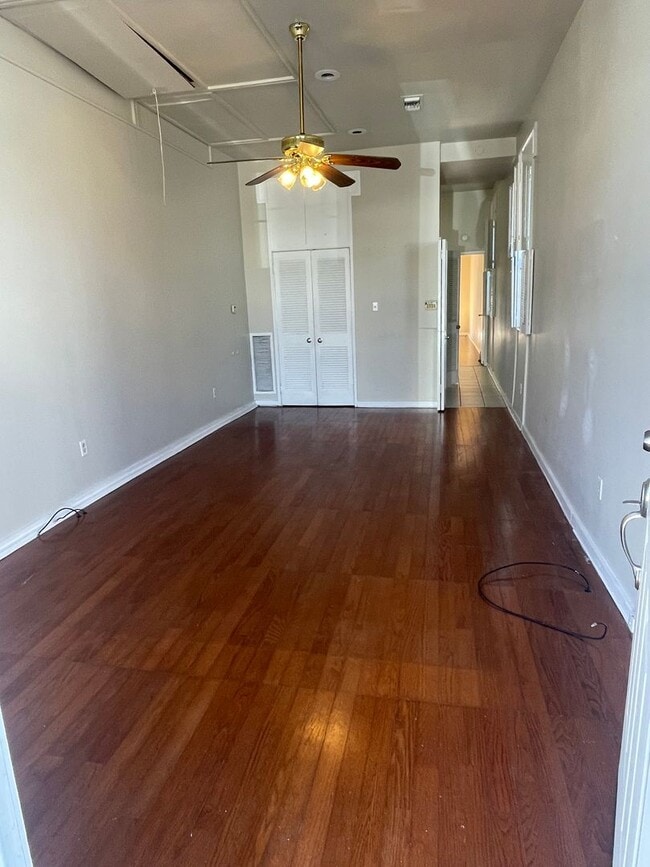 Building Photo - Great 1BD/1BA Uptown, Private Backyard, Laundry in Unit
