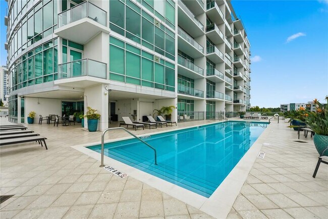 Building Photo - 101 S Eola Dr