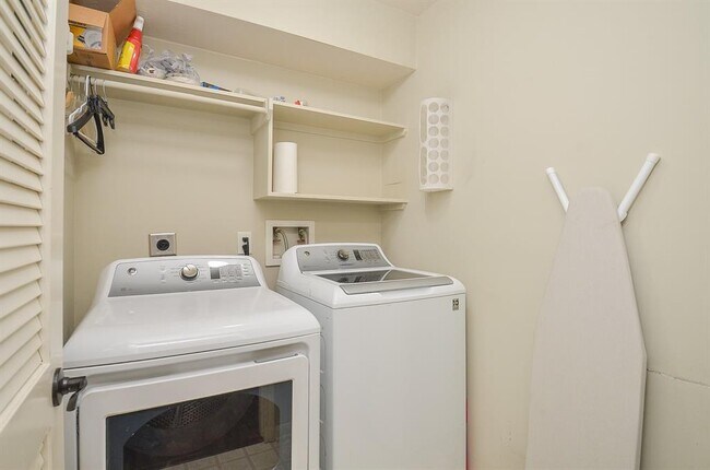 Building Photo - 15018 Moss Boulder Ct