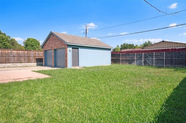 Building Photo - 9982 Chireno St