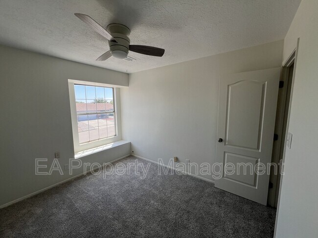 Building Photo - 7259 Pajarito Rd NE
