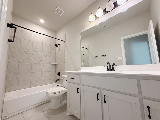 Building Photo - 104 Cottonwood Ct