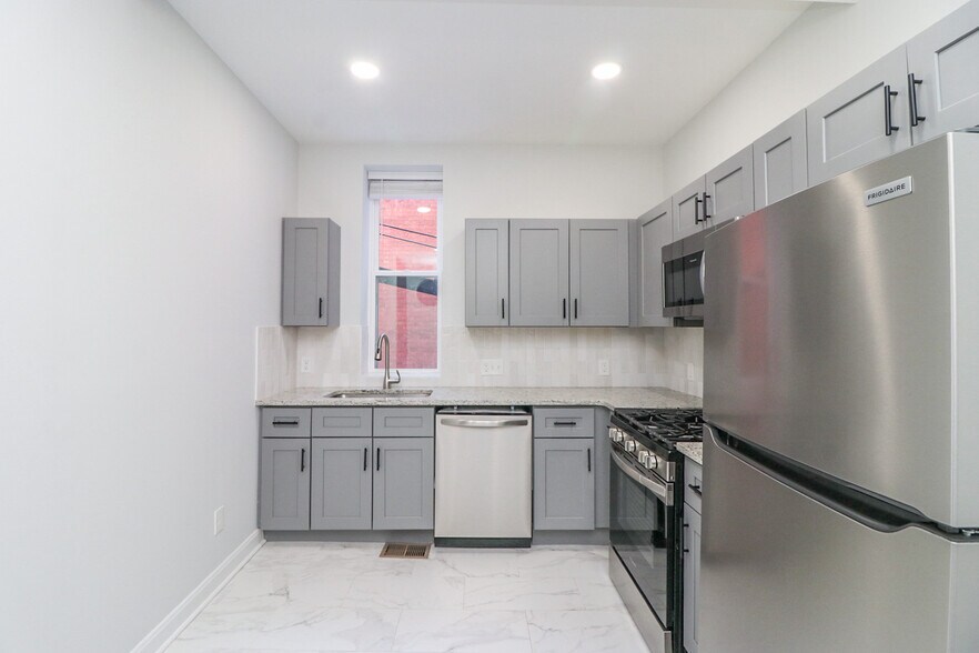 Building Photo - 2228 Kemper Ln