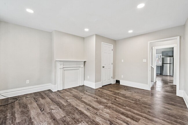 Building Photo - 223 13th St