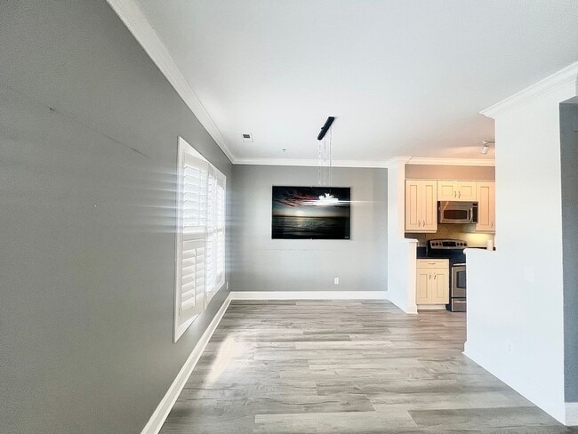 Building Photo - Mayfaire Townview 3rd floor 2BR unit with ...