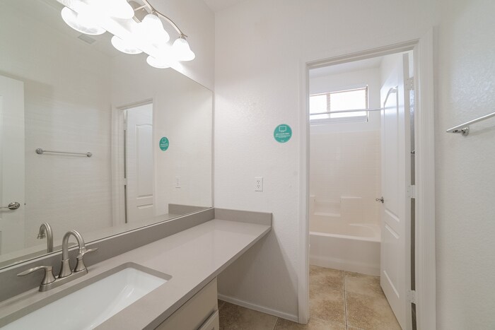 Building Photo - 4210 S Mariposa Dr