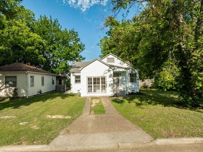 Building Photo - 516 N 35th St