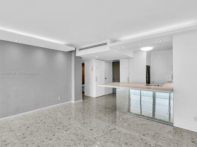 Building Photo - 100 Bayview Dr