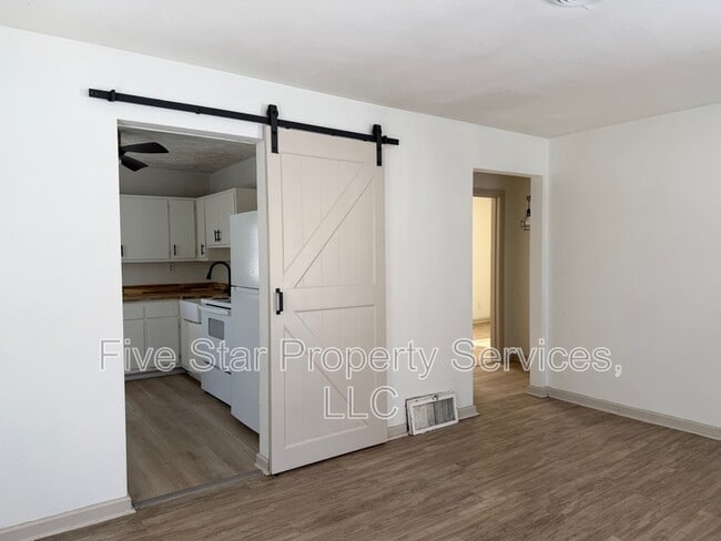 Building Photo - 3036 Louise Ln