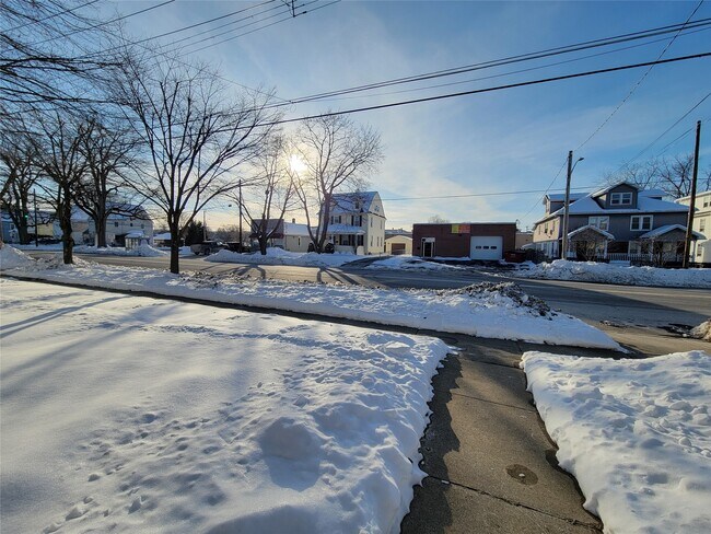 Building Photo - 90 Broad Ave