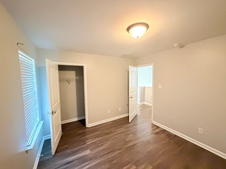 Building Photo - 4264 Blake Cir