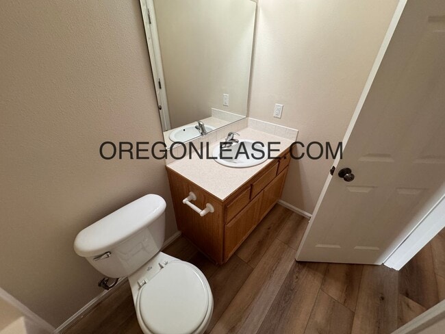 Building Photo - Newly remodeled West Eugene Home