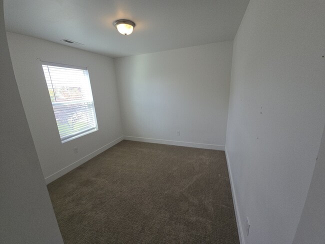 Building Photo - 754 E 950 N