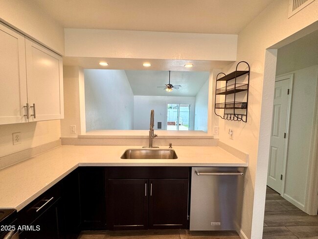 Building Photo - 5114 E Edgemont Ave