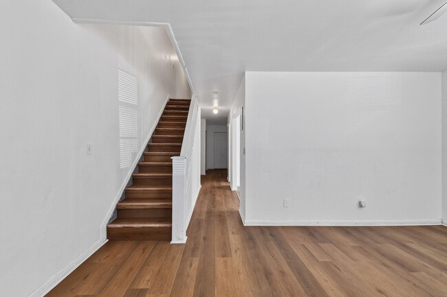 Building Photo - 635 6th St