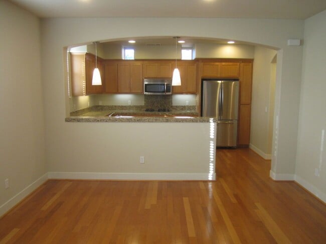 Building Photo - SPACIOUS 3 BEDROOM, 3.5 BATHROOM TOWNHOUSE...