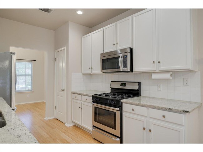 Building Photo - 5709 Pecanwood Ln