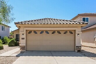 Building Photo - 1161 E Lakeview Dr