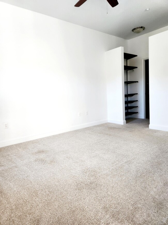 Building Photo - 5401 S Park Terrace Ave