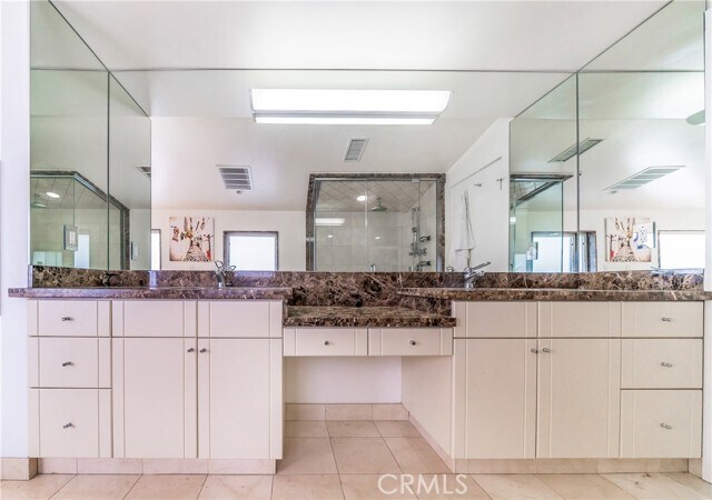 Building Photo - 5512 Leghorn Ave