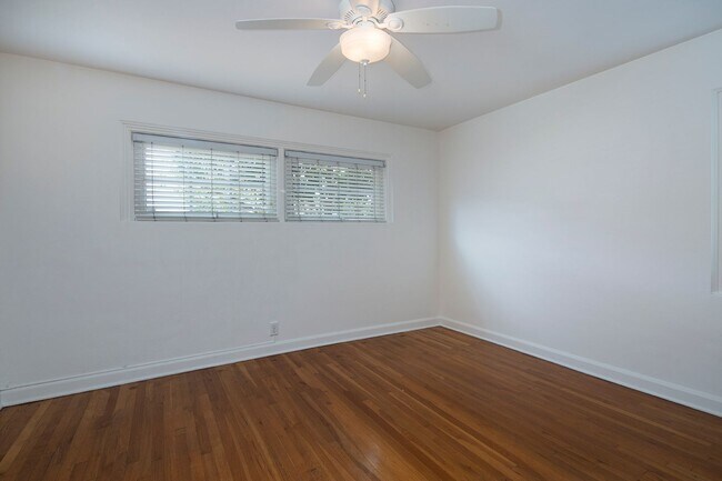 Building Photo - *OPEN HOUSE: 9/28 10-11AM* 2BD/1BA in La J...