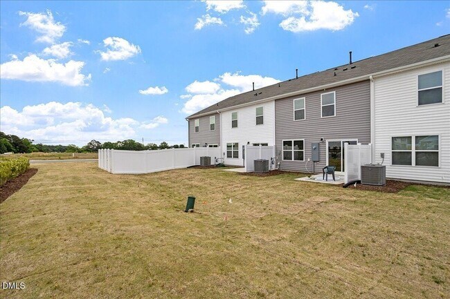 Building Photo - 24 Red Clover Dr