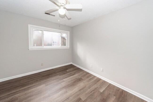 Building Photo - 4 Bedroom, 2.5 Bathroom Home on James Island