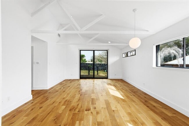 Building Photo - 919 Walter St