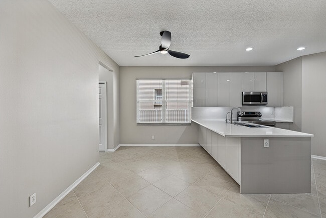 Building Photo - 12325 Cascades Pointe Dr