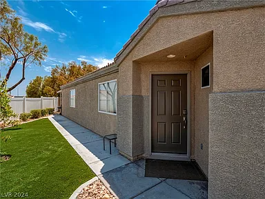 Building Photo - 505 Regal Robin Way