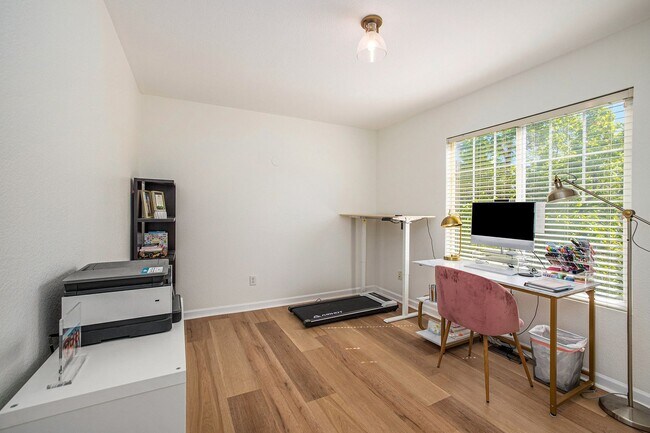 Building Photo - Gorgeous 5 Bedroom 4 Bathroom Single-Family Home in Lowry