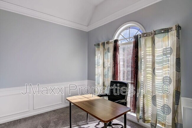 Building Photo - 4021 Melvin Dr SW