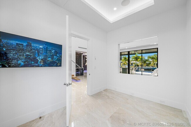 Building Photo - 2650 NE 48th Ct