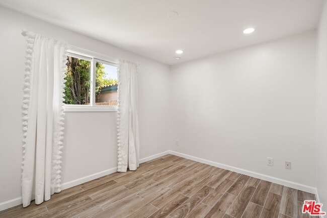 Building Photo - 845 1/2 N Kilkea Dr