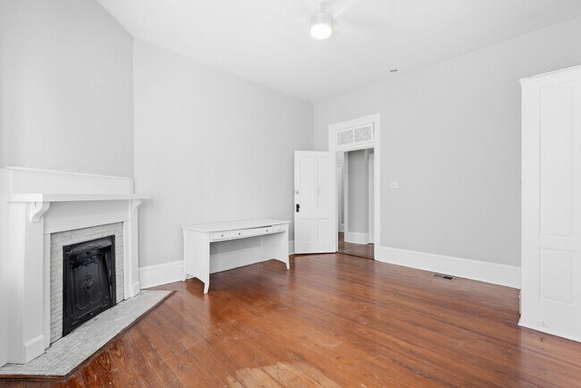 Building Photo - 320 E 31st St