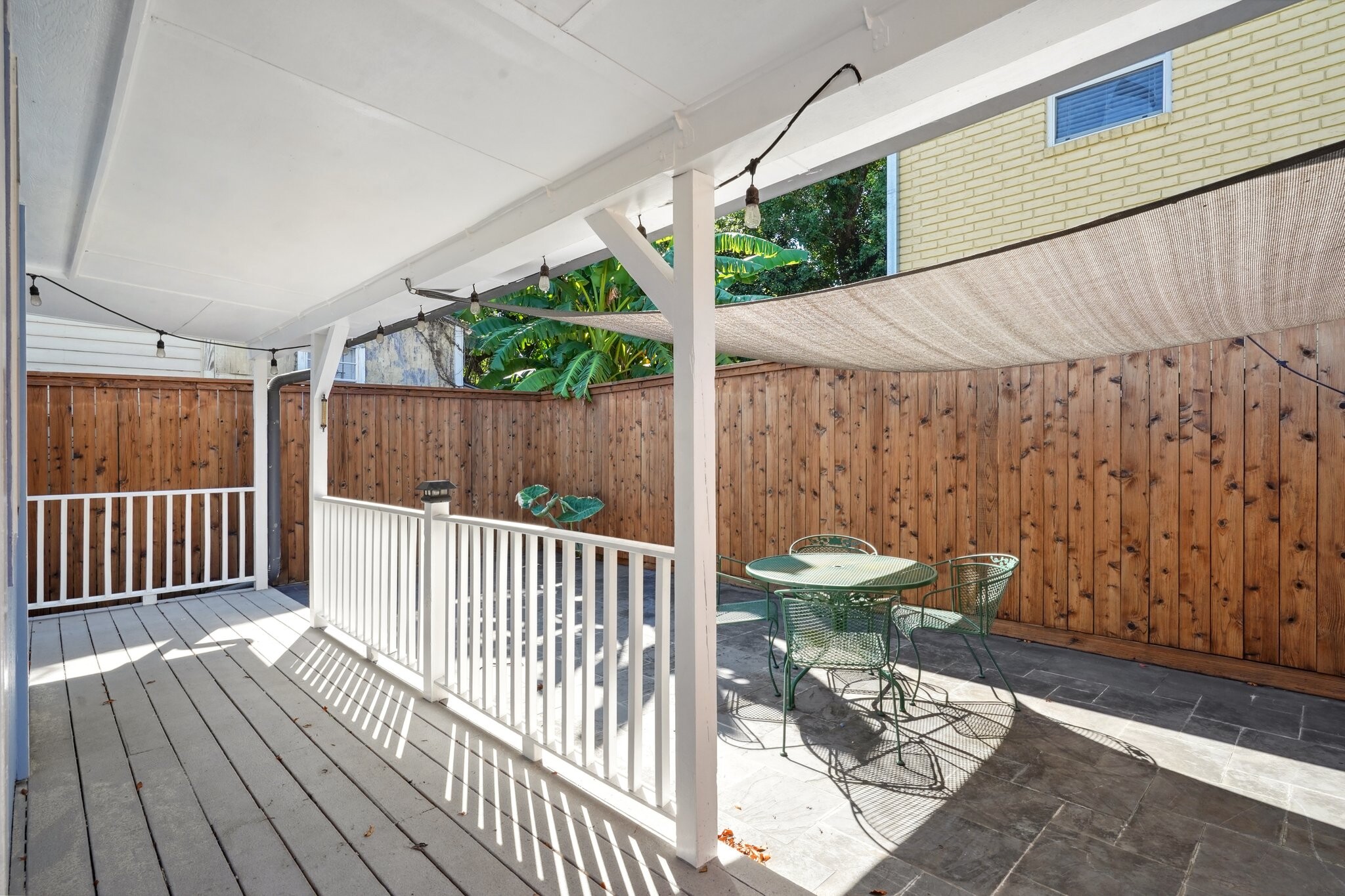 shared deck/patio - 3980 Annunciation St