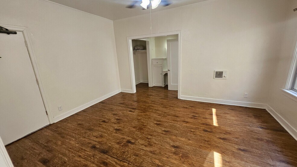 Building Photo - 727 S Coronado St