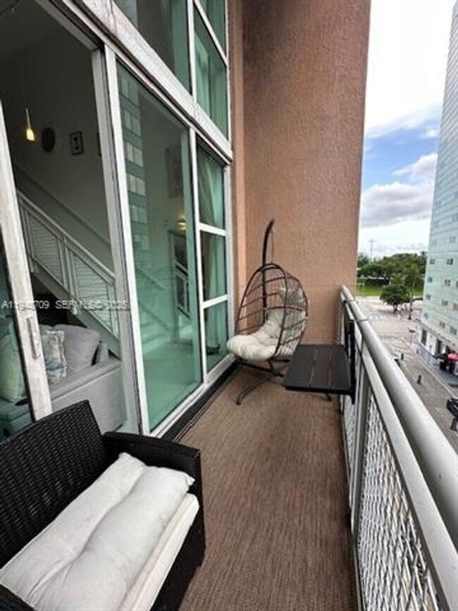 Building Photo - 253 NE 2nd St