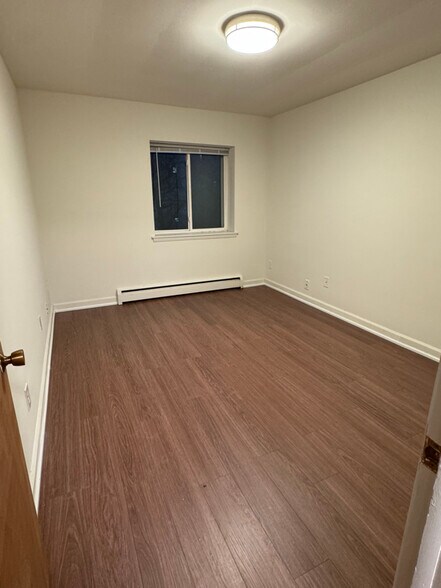 Building Photo - 2260 N Summit Ave