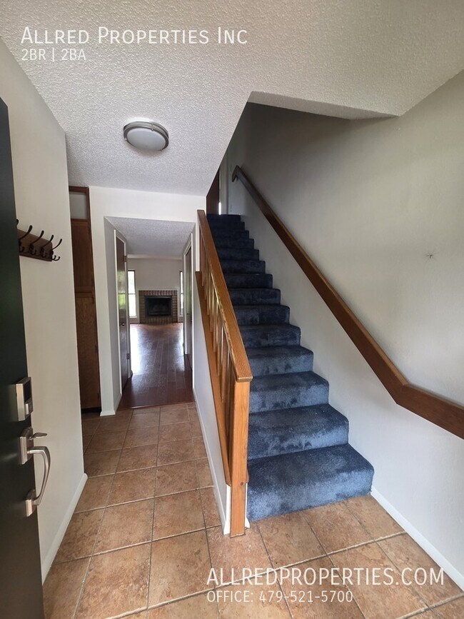 Building Photo - 2588 E Sweetbriar Dr