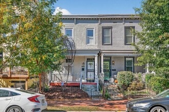 Building Photo - 902 13th St NE