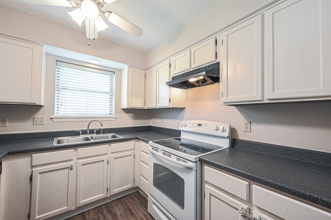 Building Photo - 2711 Quarry Hill Rd