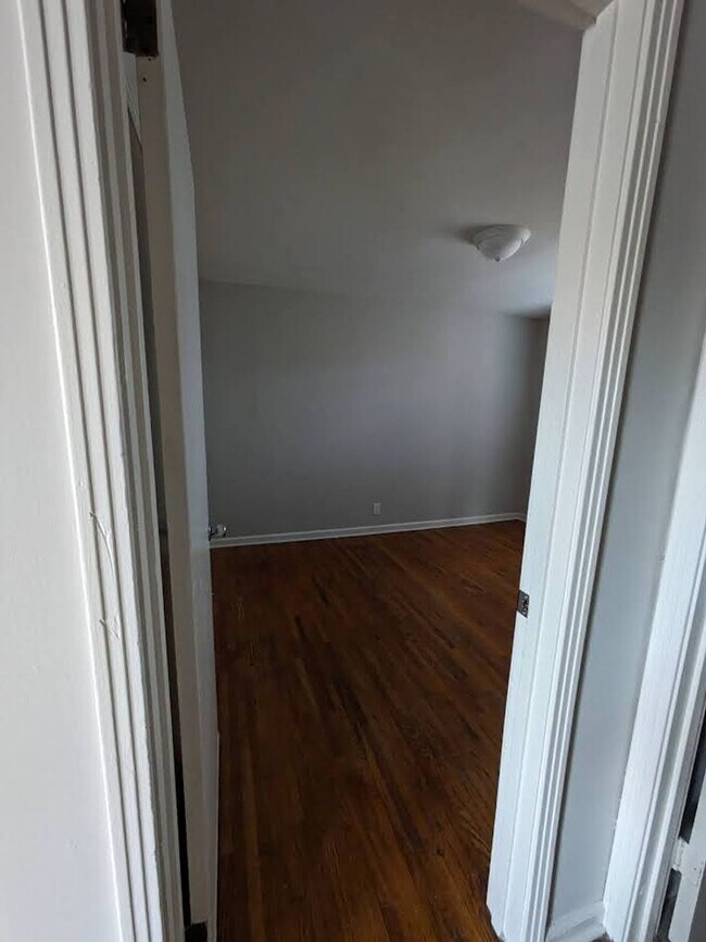 Building Photo - Martha Lane-414