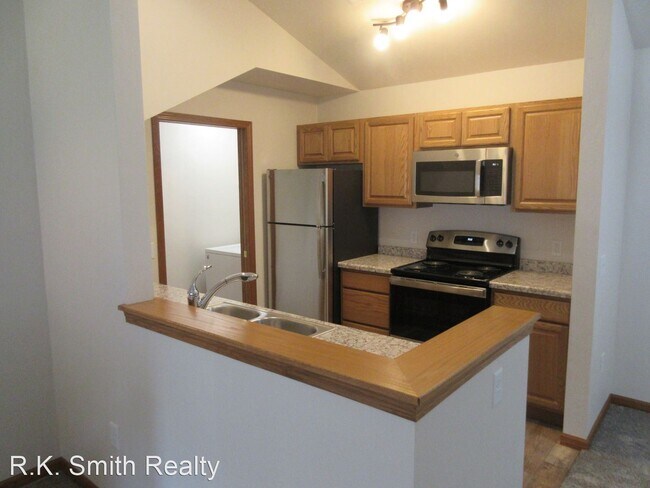 Building Photo - 553 W Sunset Dr