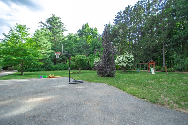 Building Photo - 22 Allen St