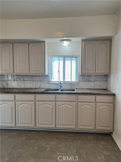 Building Photo - 1538 W 51st Pl