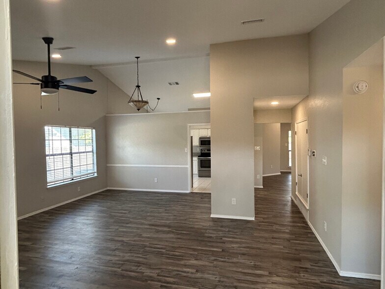 Building Photo - 4312 Avon Ct