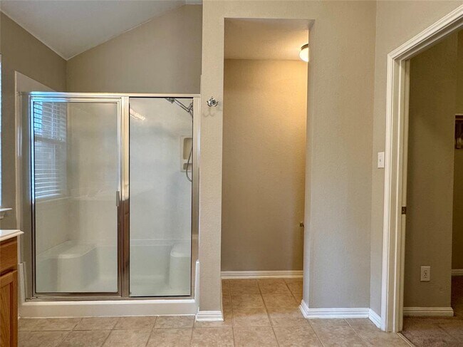 Building Photo - 13509 Shawna Dnay Dr