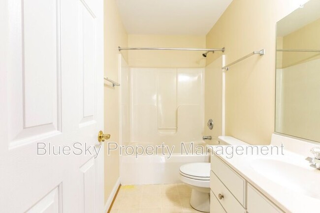 Building Photo - 2304 Ravenswood Ct