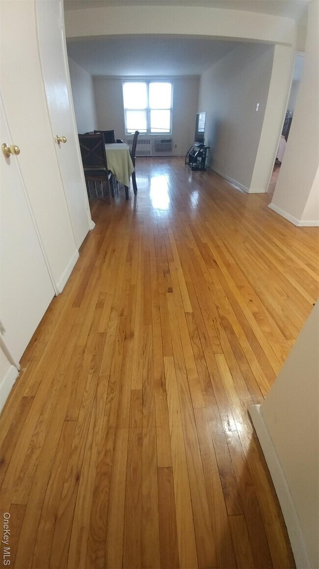 Building Photo - 66-15 Thornton Pl